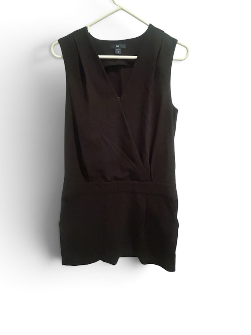 GAP Black Sleeveless V-Neck Mini Dress W/ Pockets Size 6